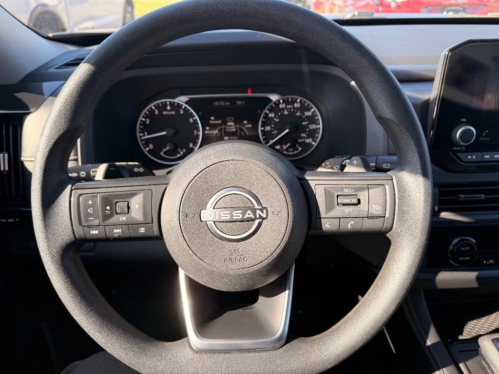 Nissan Pathfinder Vehicle Full-screen Gallery Image 10