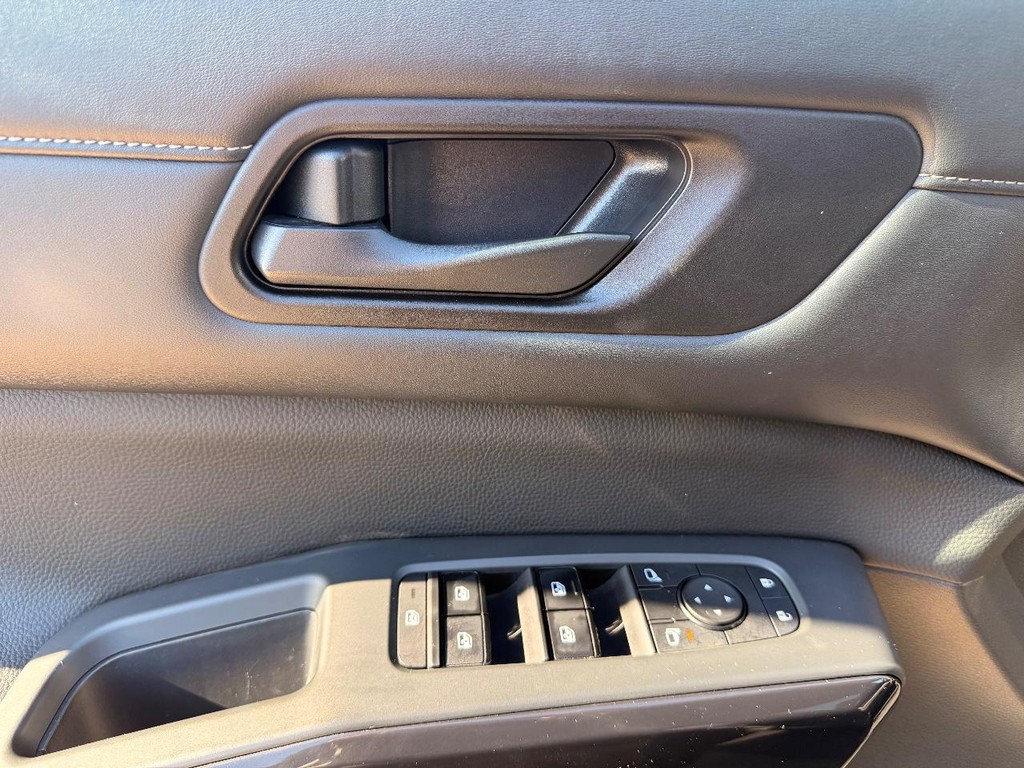 Nissan Pathfinder Vehicle Full-screen Gallery Image 12