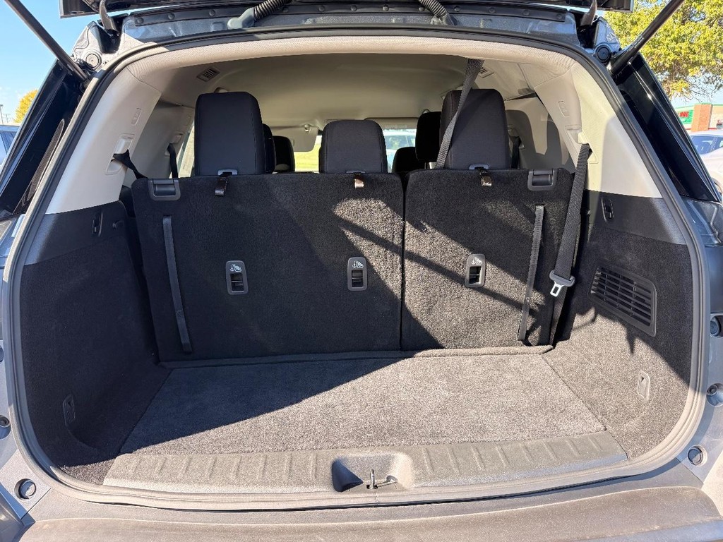 Nissan Pathfinder Vehicle Full-screen Gallery Image 13