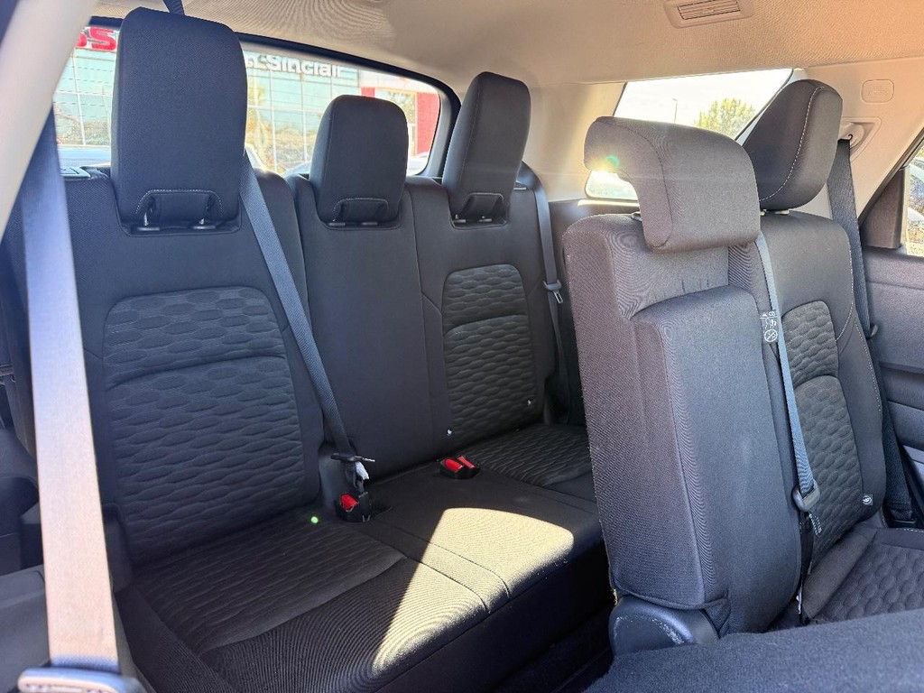 Nissan Pathfinder Vehicle Full-screen Gallery Image 15