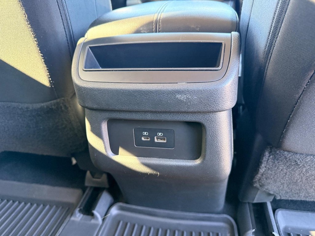 Nissan Pathfinder Vehicle Full-screen Gallery Image 16