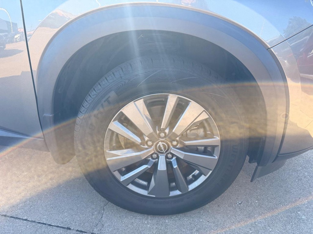 Nissan Pathfinder Vehicle Full-screen Gallery Image 18