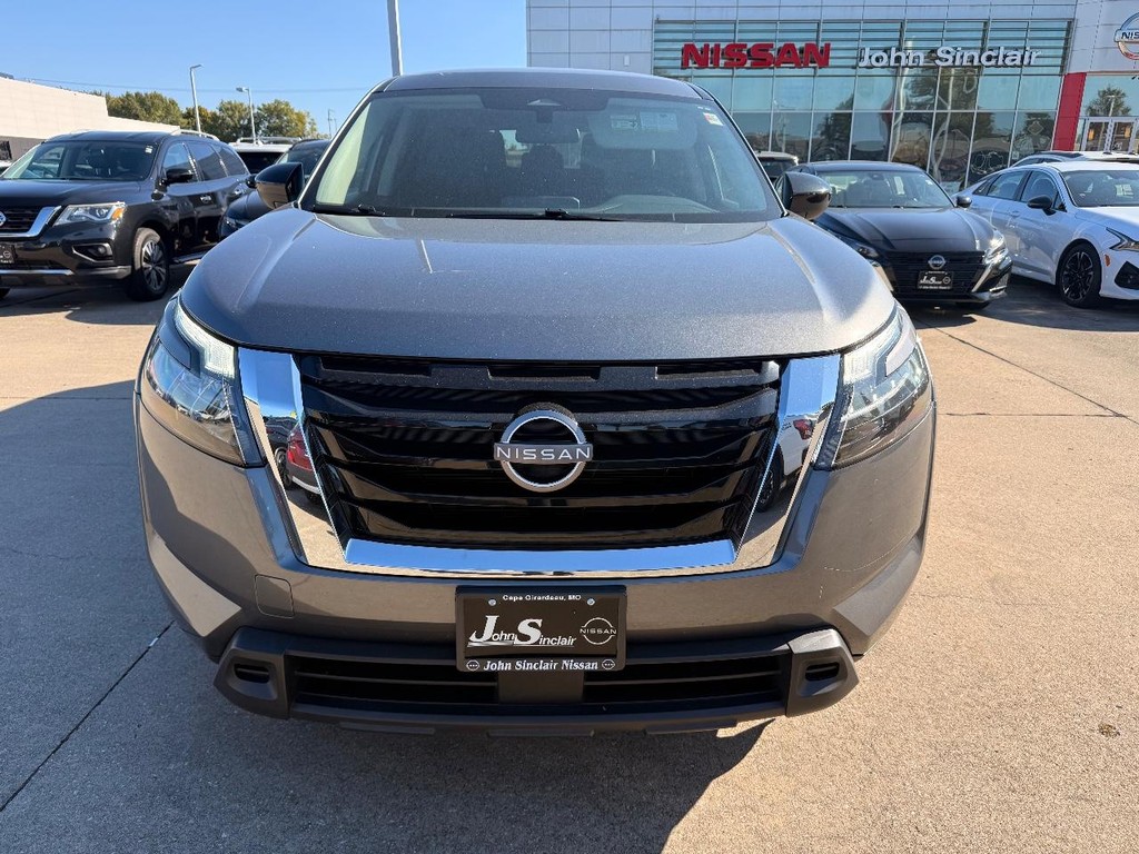 Nissan Pathfinder Vehicle Full-screen Gallery Image 20