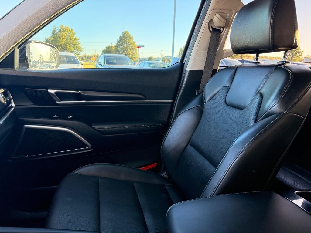 Kia Telluride Vehicle Full-screen Gallery Image 12