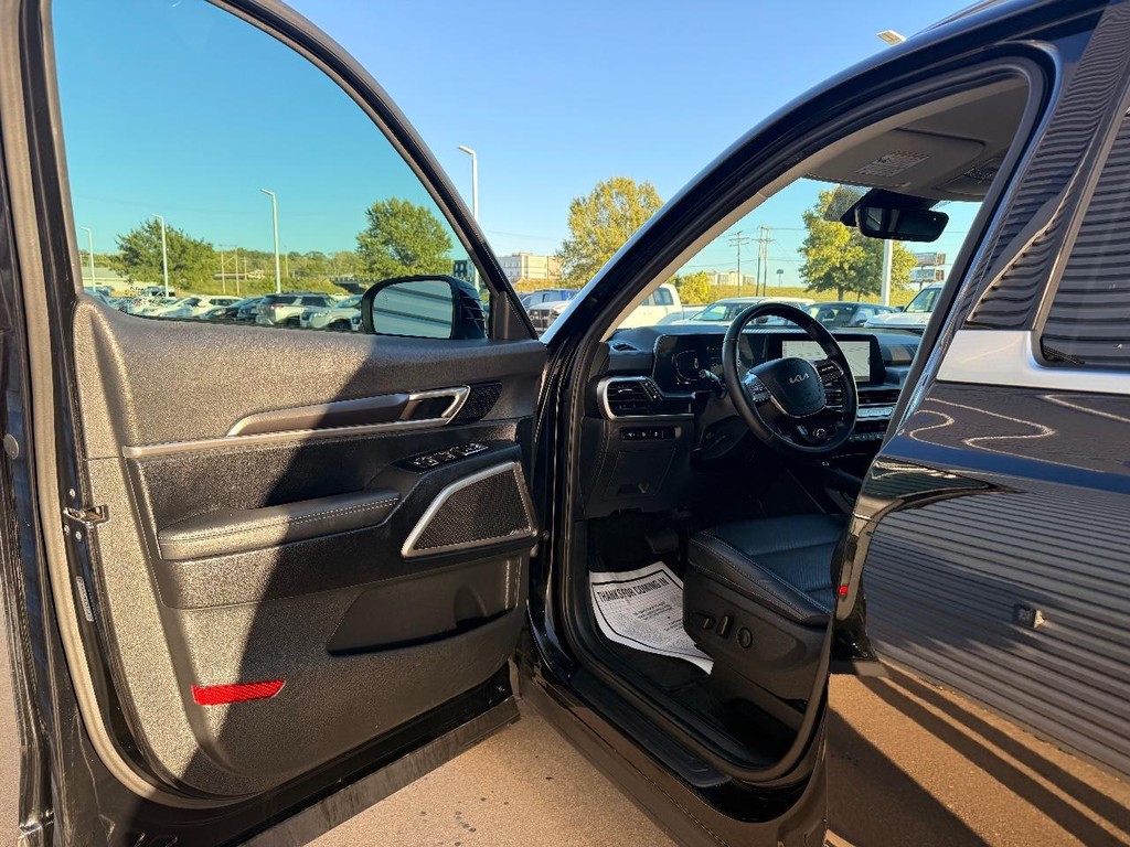 Kia Telluride Vehicle Full-screen Gallery Image 16