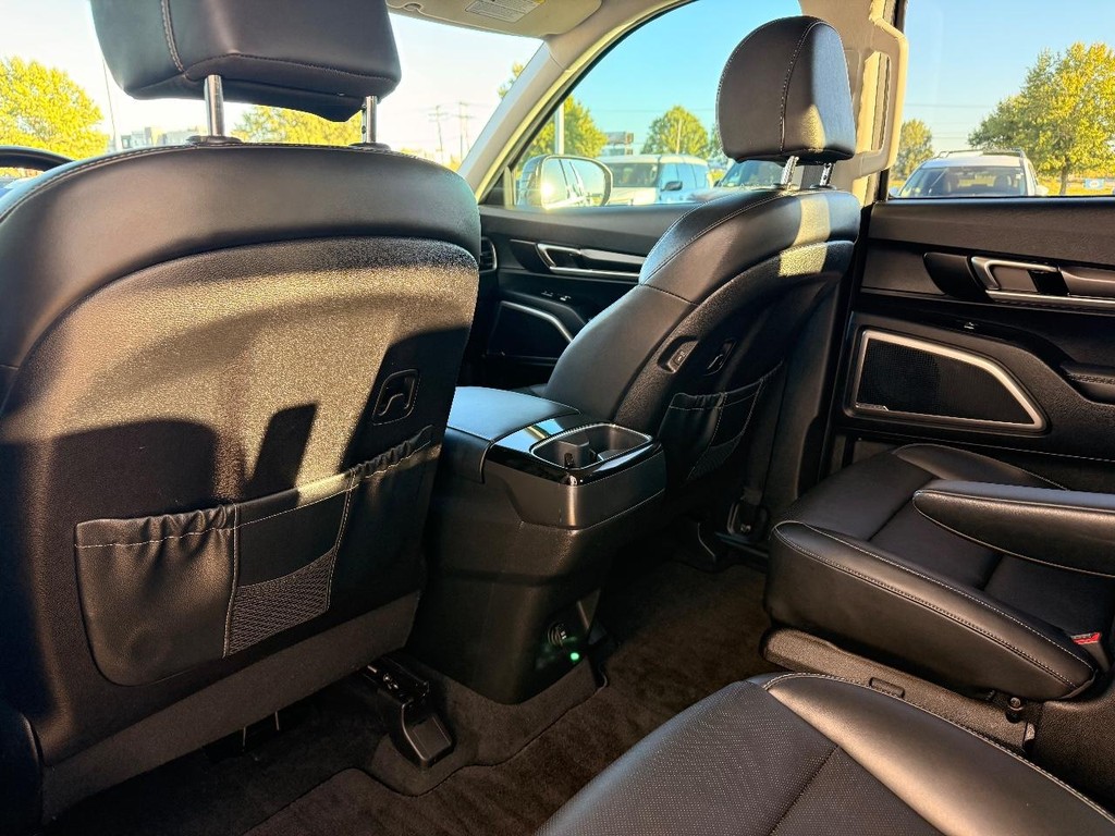 Kia Telluride Vehicle Full-screen Gallery Image 18