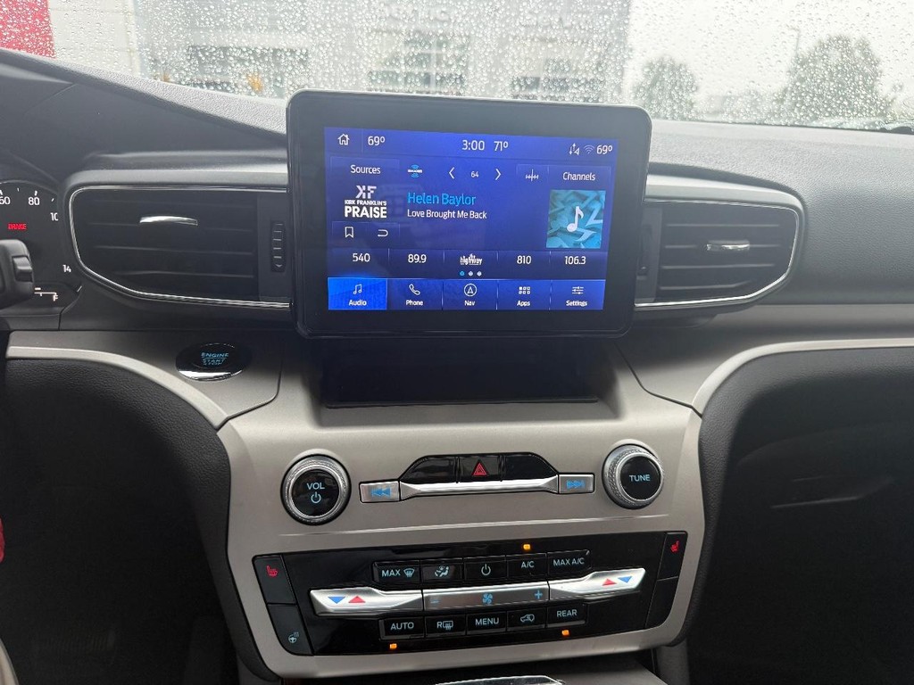 Ford Explorer Vehicle Full-screen Gallery Image 02