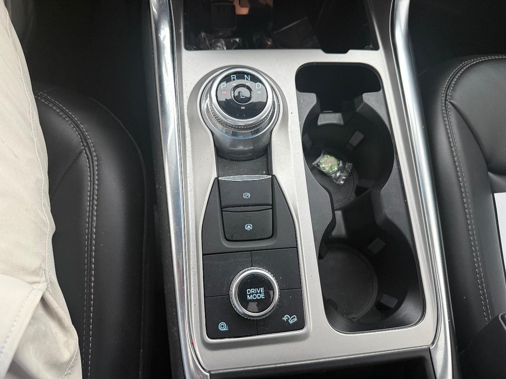 Ford Explorer Vehicle Full-screen Gallery Image 06