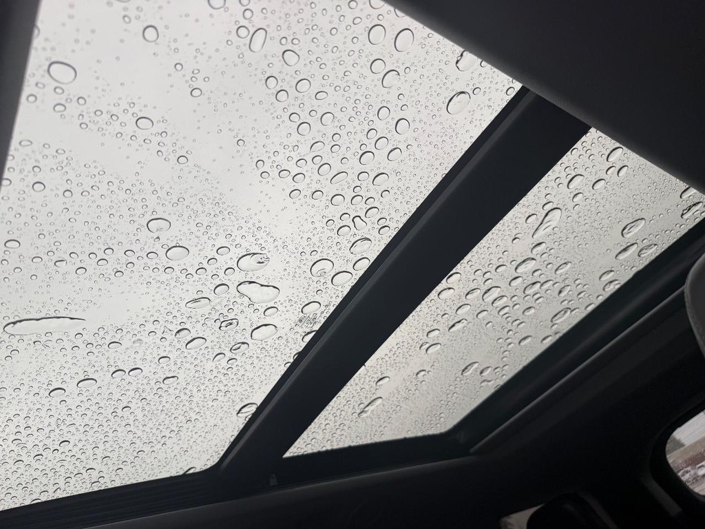 Ford Explorer Vehicle Full-screen Gallery Image 07