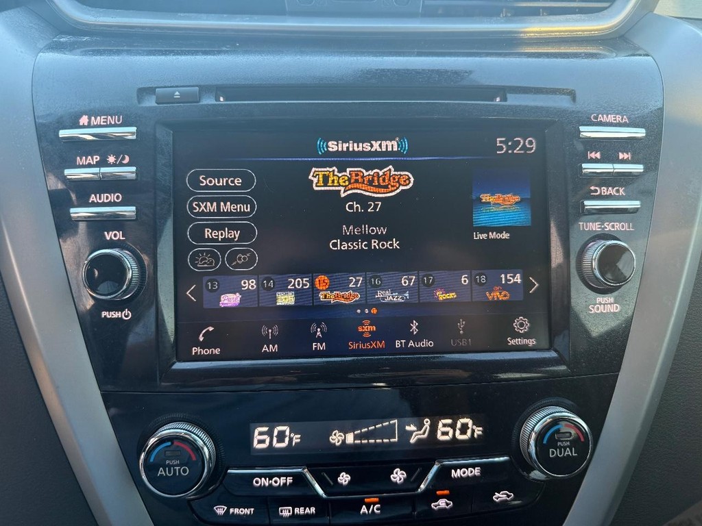 Nissan Murano Vehicle Full-screen Gallery Image 02