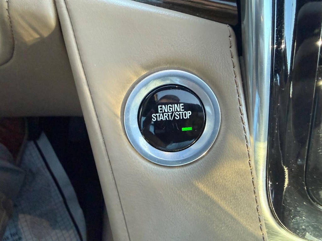 Cadillac Escalade Vehicle Full-screen Gallery Image 16