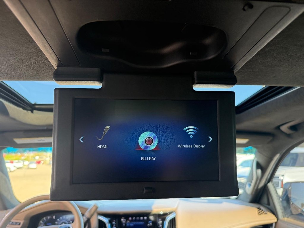 Cadillac Escalade Vehicle Full-screen Gallery Image 23