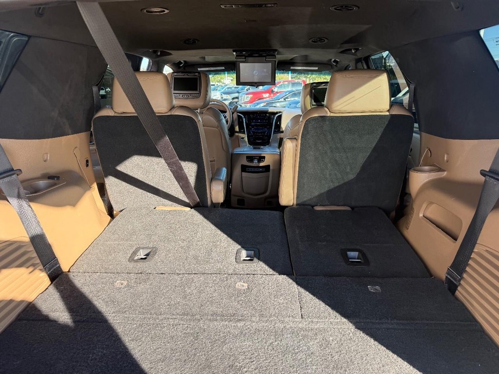 Cadillac Escalade Vehicle Full-screen Gallery Image 28