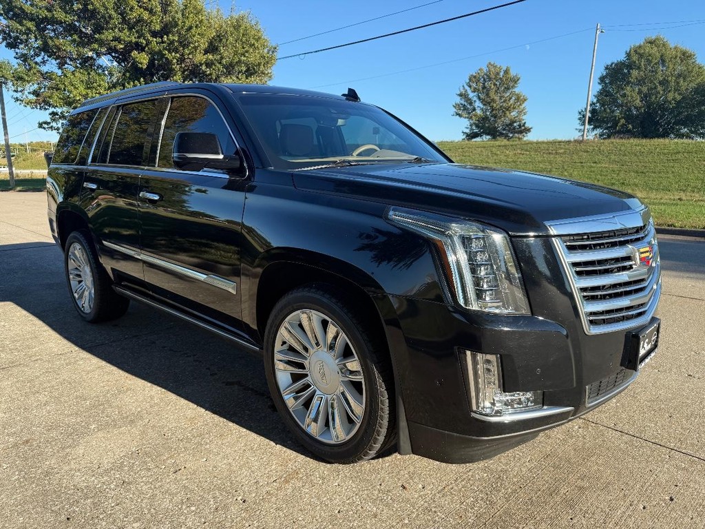 Cadillac Escalade Vehicle Full-screen Gallery Image 32