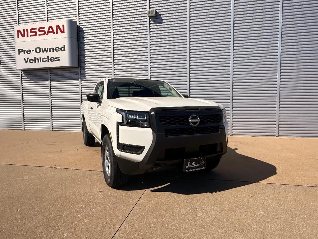 Nissan Frontier Vehicle Full-screen Gallery Image 02