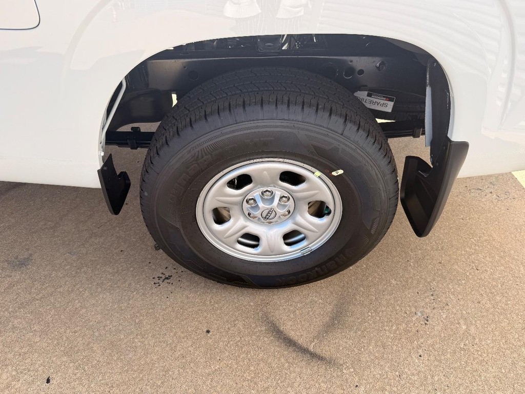 Nissan Frontier Vehicle Full-screen Gallery Image 04