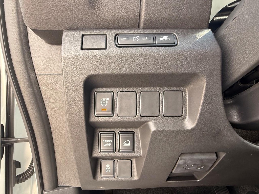 Nissan Frontier Vehicle Full-screen Gallery Image 10