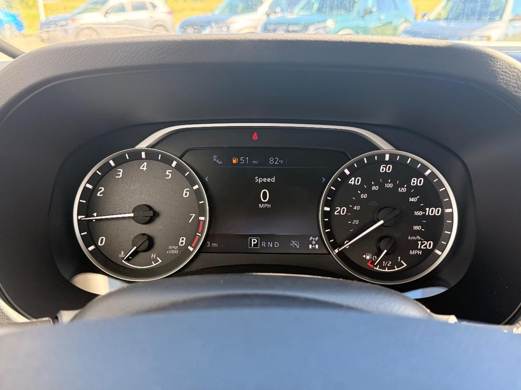 Nissan Frontier Vehicle Full-screen Gallery Image 16