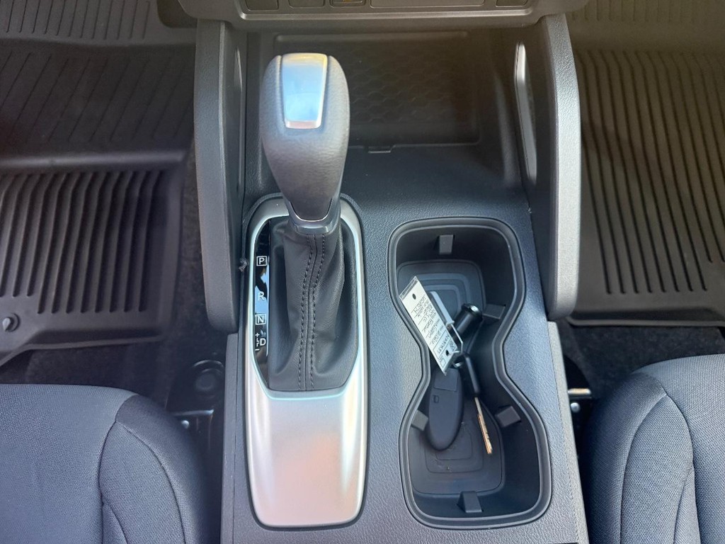 Nissan Frontier Vehicle Full-screen Gallery Image 06