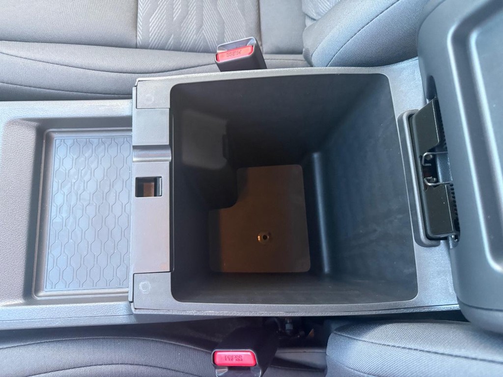 Nissan Frontier Vehicle Full-screen Gallery Image 08