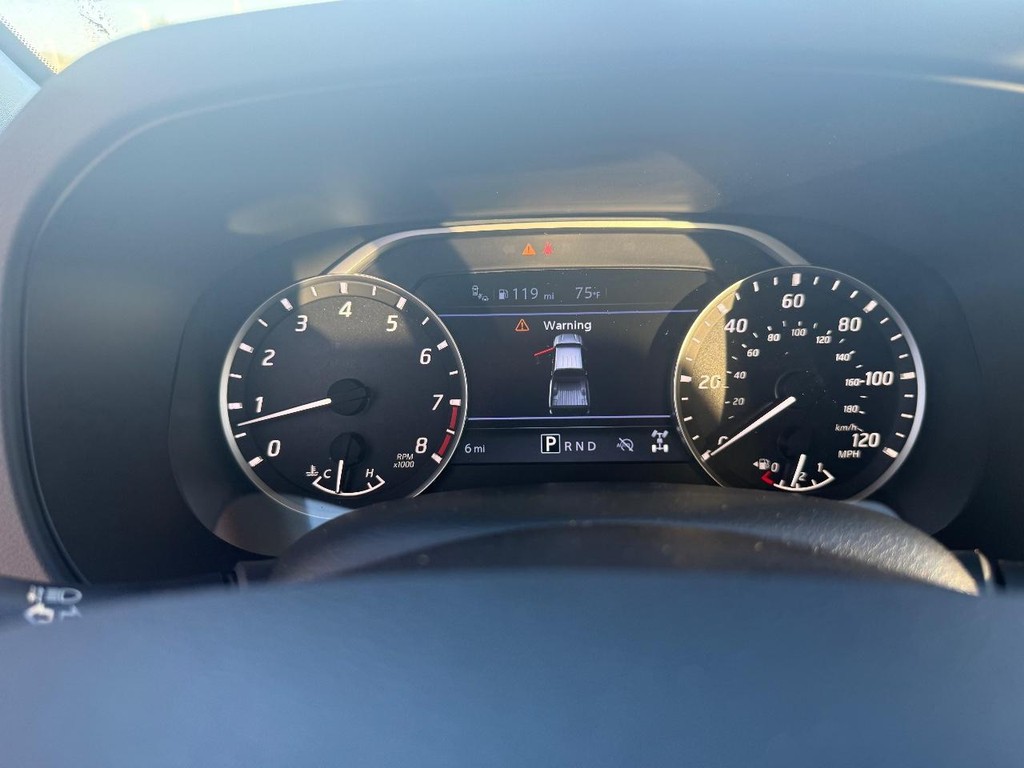 Nissan Frontier Vehicle Full-screen Gallery Image 09