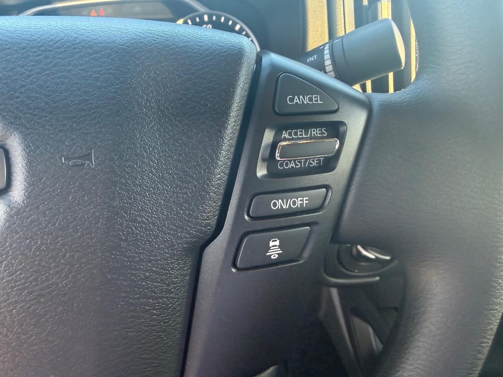 Nissan Frontier Vehicle Full-screen Gallery Image 12