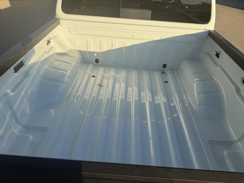 Nissan Frontier Vehicle Full-screen Gallery Image 20