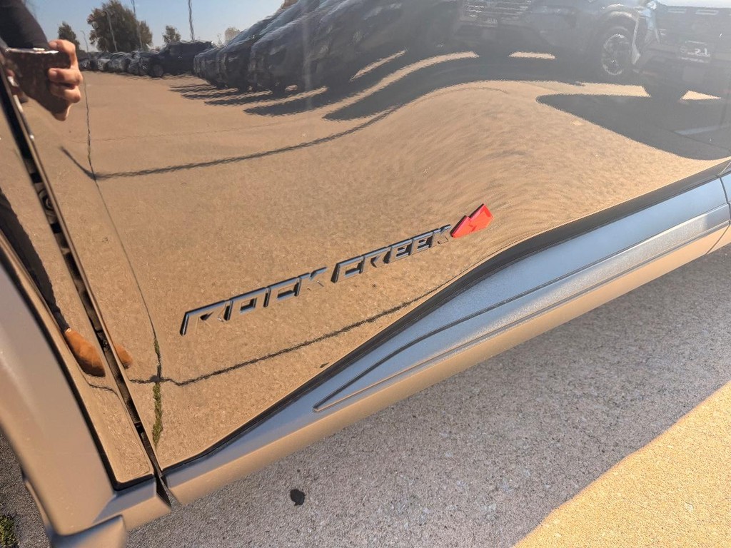 Nissan Rogue Vehicle Full-screen Gallery Image 05