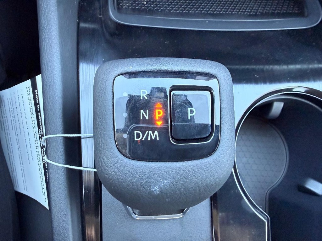 Nissan Rogue Vehicle Full-screen Gallery Image 07