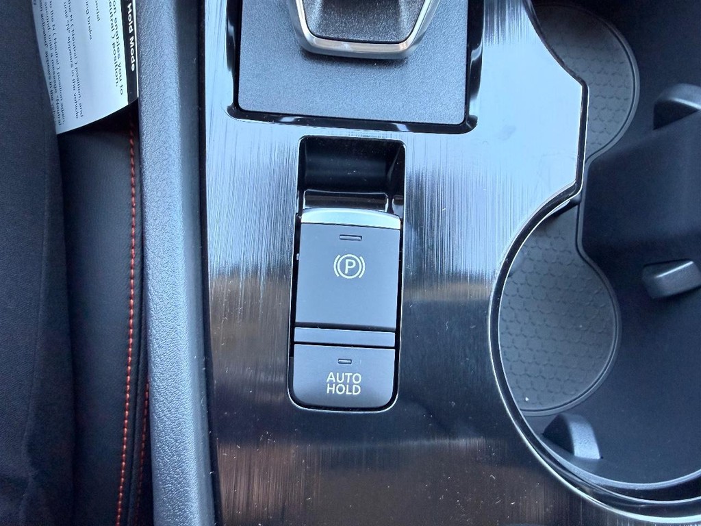 Nissan Rogue Vehicle Full-screen Gallery Image 08