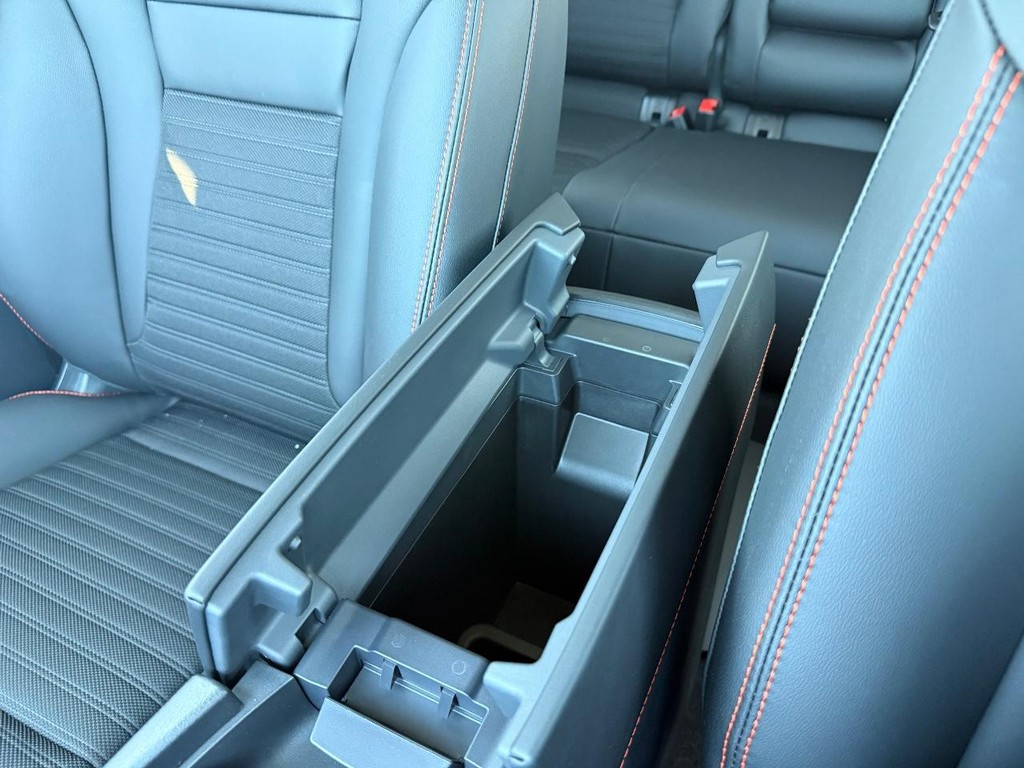 Nissan Rogue Vehicle Full-screen Gallery Image 10