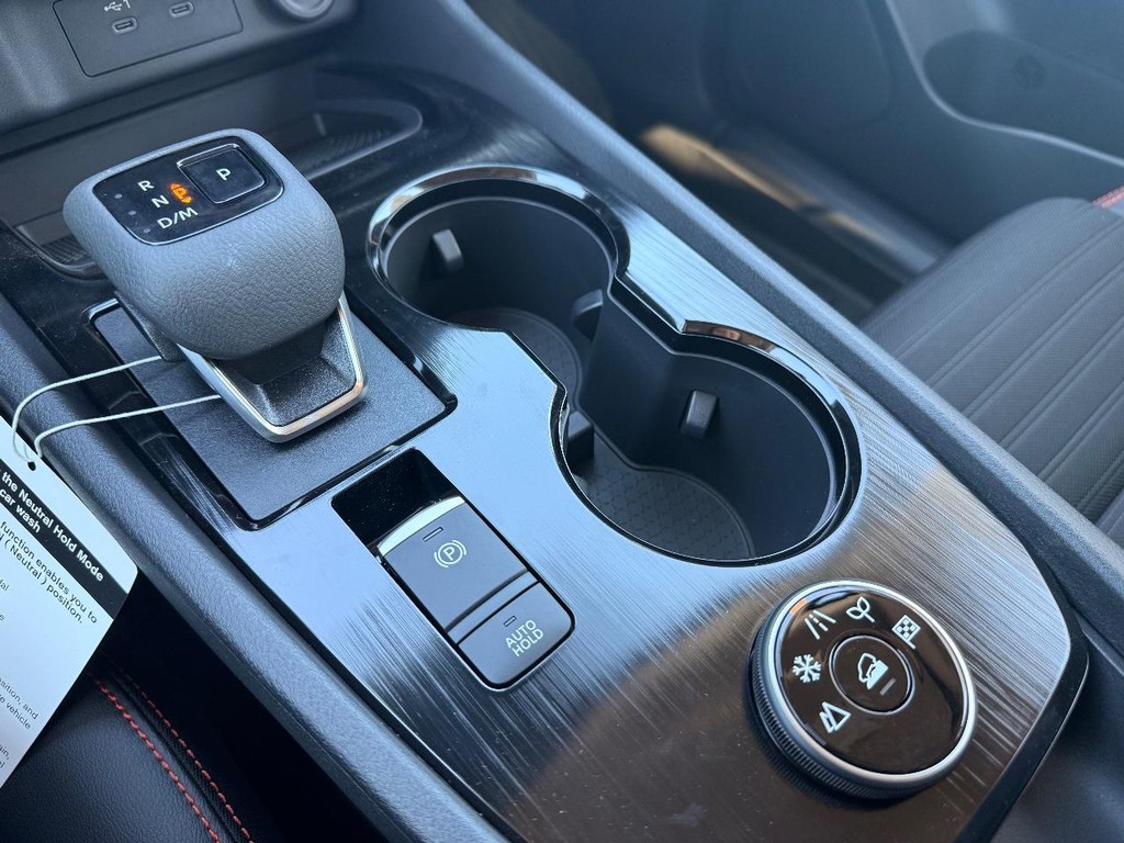 Nissan Rogue Vehicle Full-screen Gallery Image 11