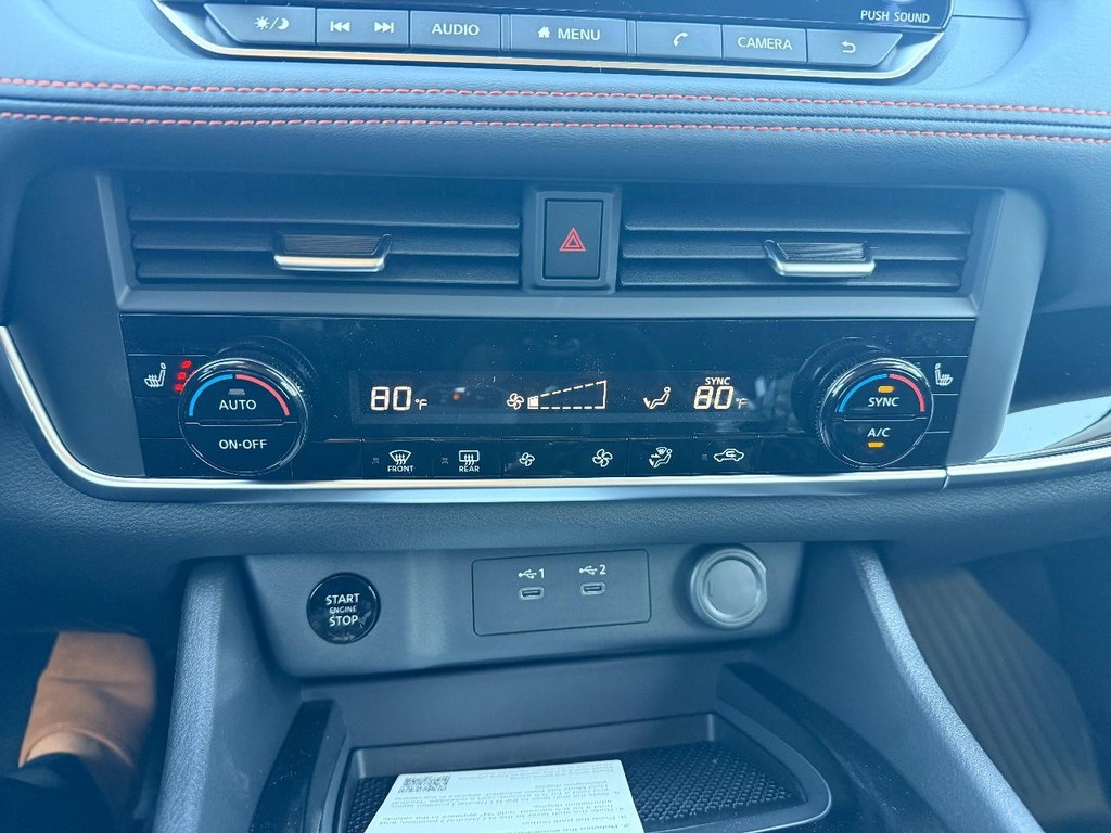 Nissan Rogue Vehicle Full-screen Gallery Image 14