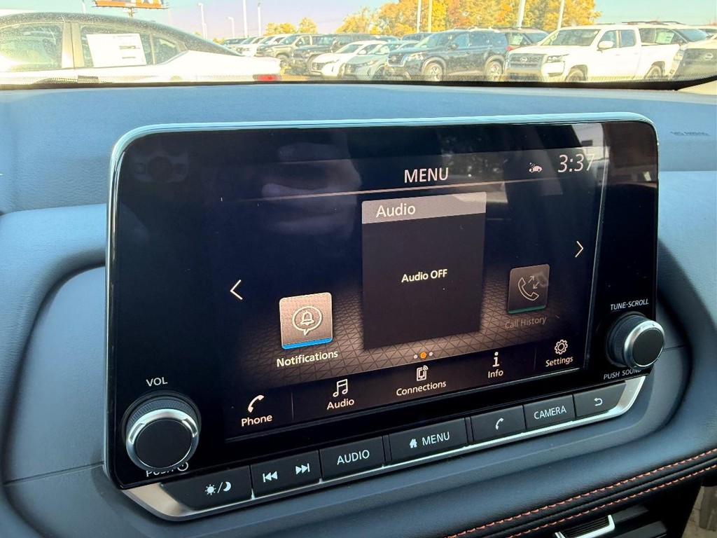 Nissan Rogue Vehicle Full-screen Gallery Image 15