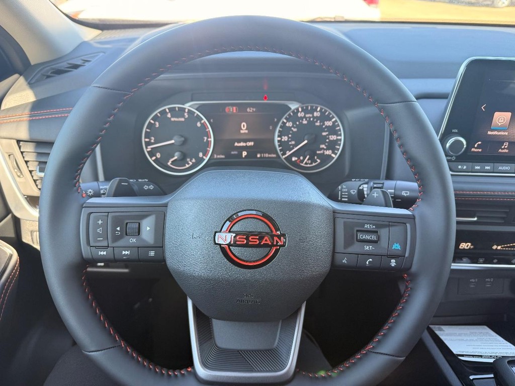 Nissan Rogue Vehicle Full-screen Gallery Image 17