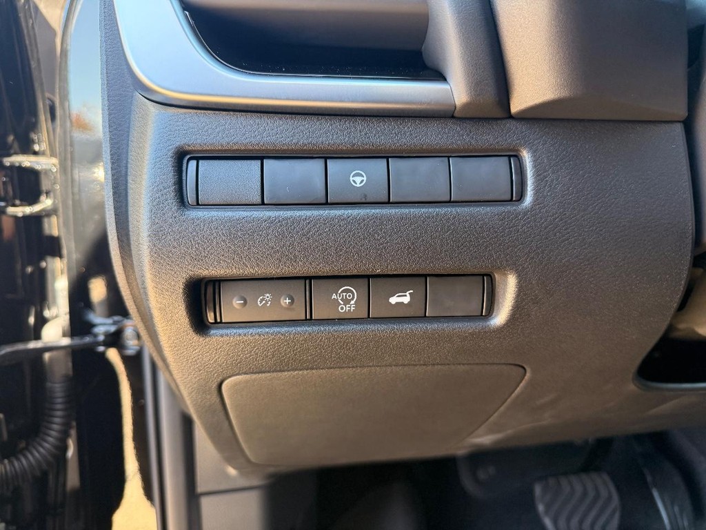 Nissan Rogue Vehicle Full-screen Gallery Image 19