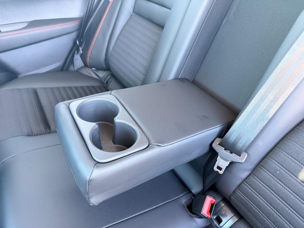 Nissan Rogue Vehicle Full-screen Gallery Image 24