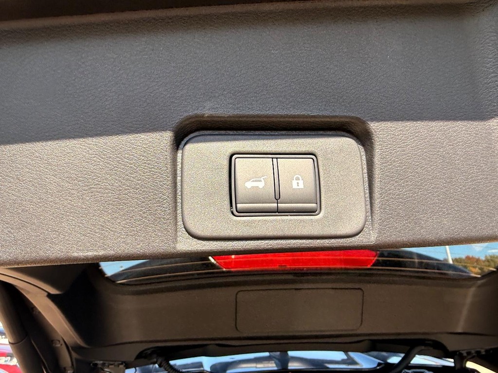 Nissan Rogue Vehicle Full-screen Gallery Image 26