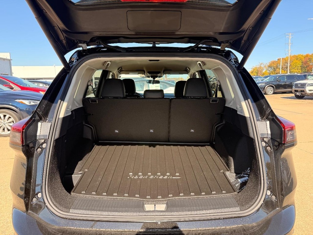 Nissan Rogue Vehicle Full-screen Gallery Image 27