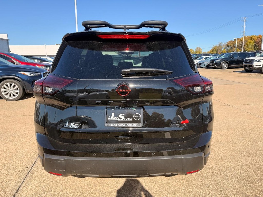 Nissan Rogue Vehicle Full-screen Gallery Image 28