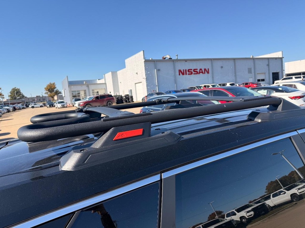 Nissan Rogue Vehicle Full-screen Gallery Image 29