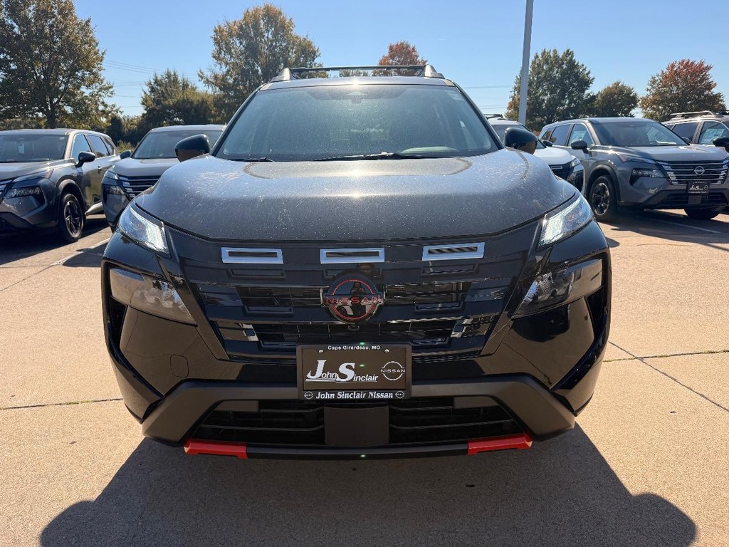 Nissan Rogue Vehicle Full-screen Gallery Image 30