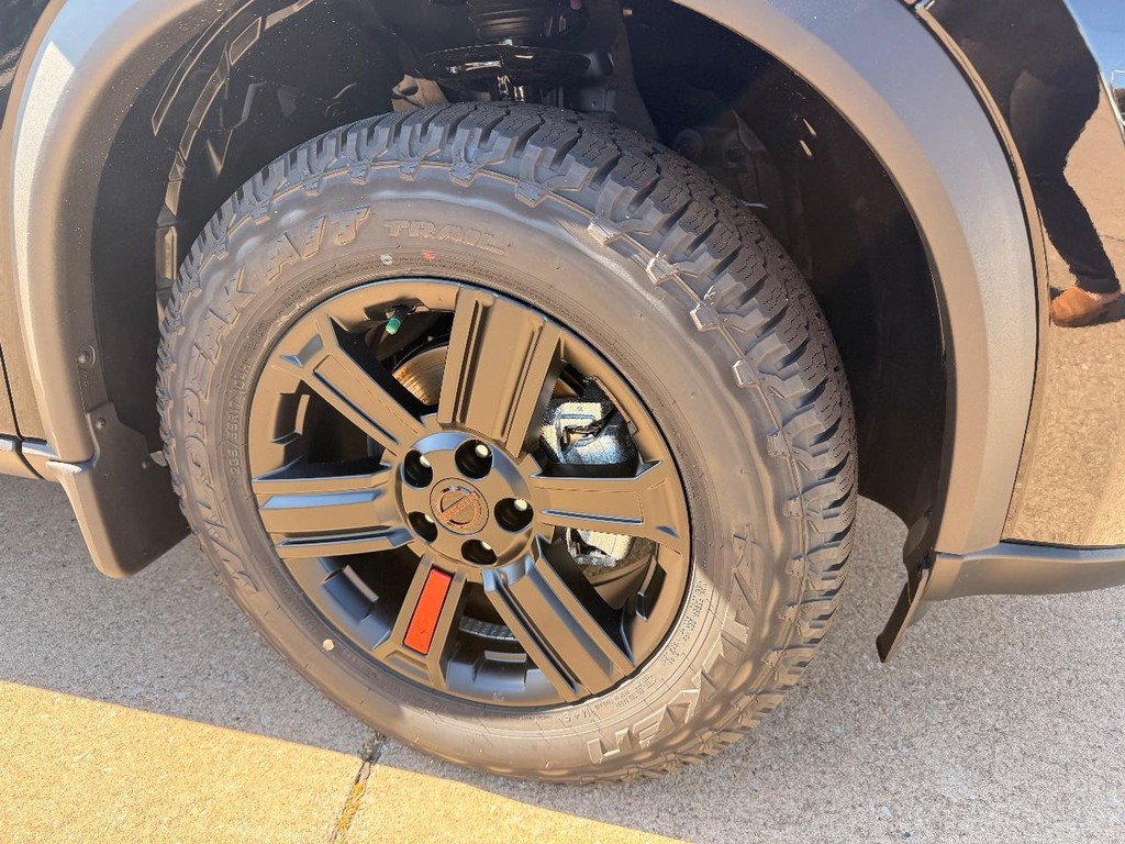 Nissan Rogue Vehicle Full-screen Gallery Image 31