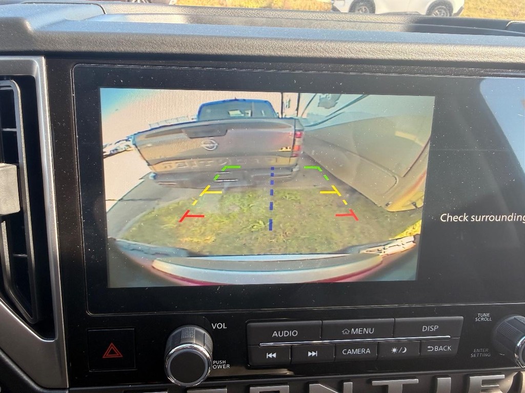 Nissan Frontier Vehicle Full-screen Gallery Image 02