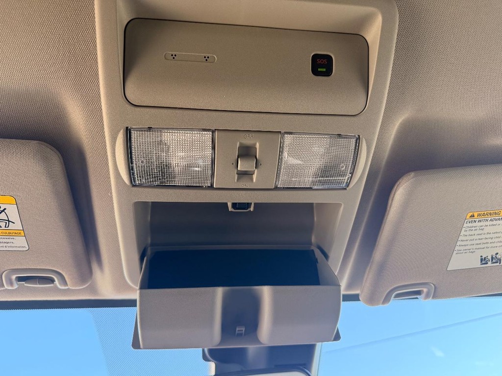 Nissan Frontier Vehicle Full-screen Gallery Image 09