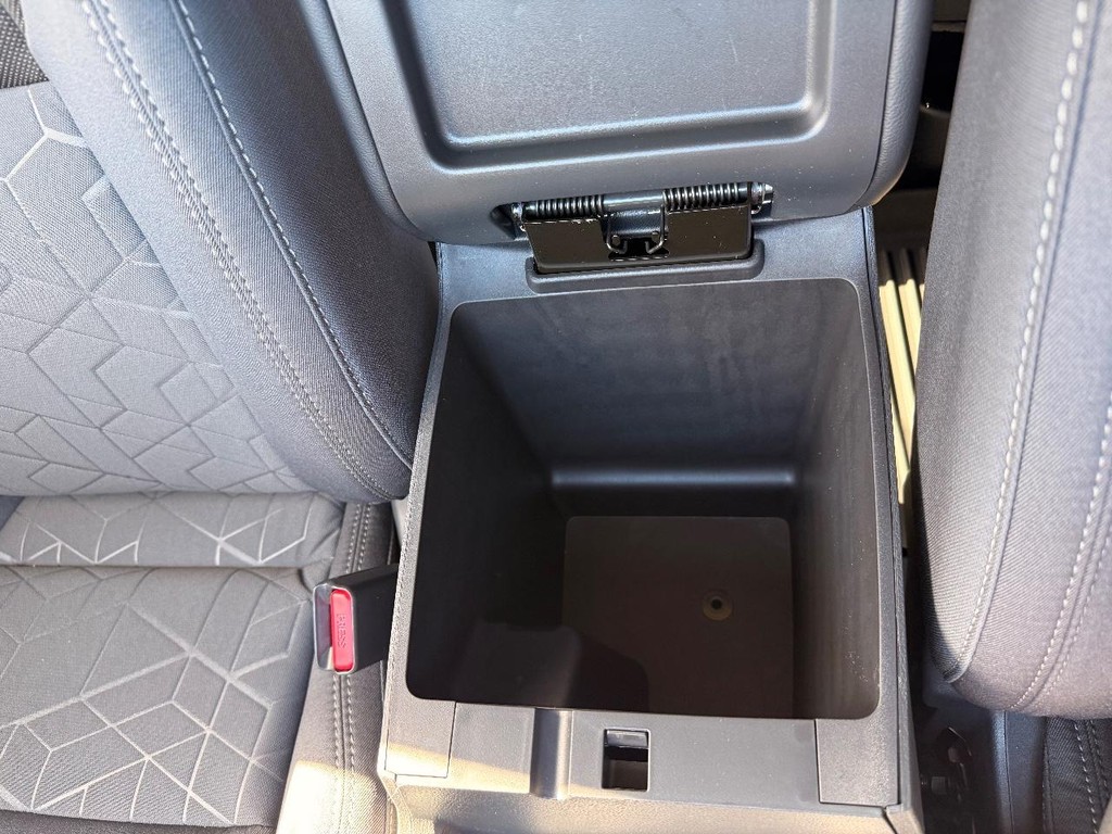 Nissan Frontier Vehicle Full-screen Gallery Image 10