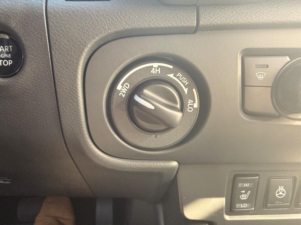 Nissan Frontier Vehicle Full-screen Gallery Image 13