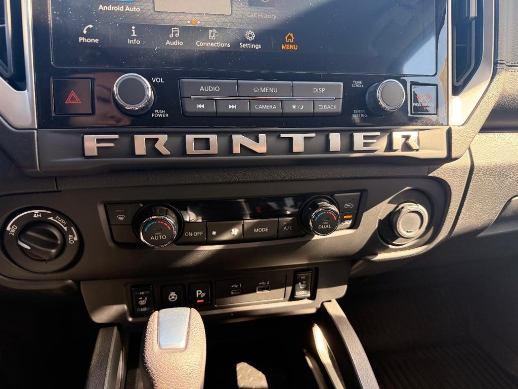 Nissan Frontier Vehicle Full-screen Gallery Image 14