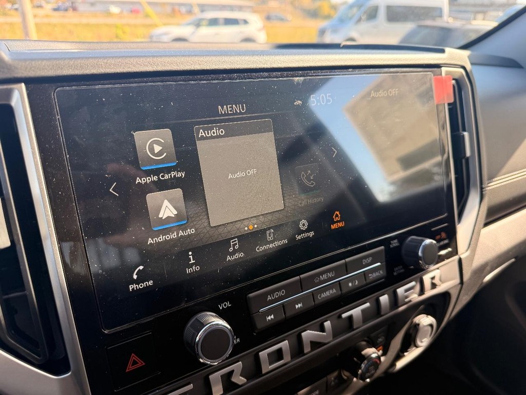 Nissan Frontier Vehicle Full-screen Gallery Image 15