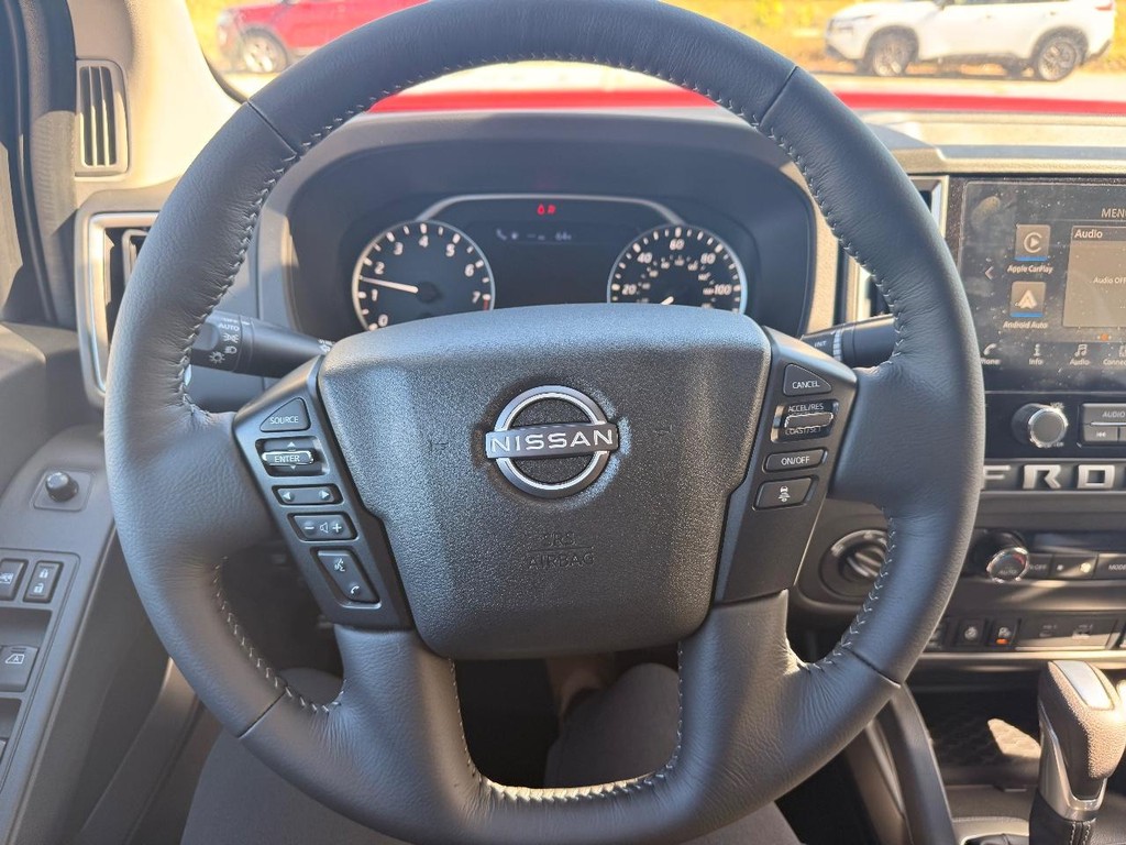 Nissan Frontier Vehicle Full-screen Gallery Image 17